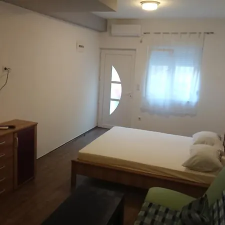 Vila Him Apartment *